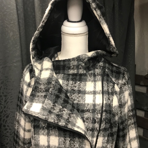 Magnificent black and white plaid coat - Picture 5 of 8